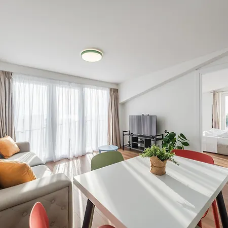 8th Floor Apartments, شقة