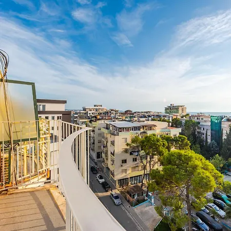 8th Floor Apartments, شقة