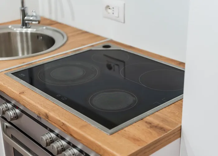 アパート 8th Floor Apartments, *